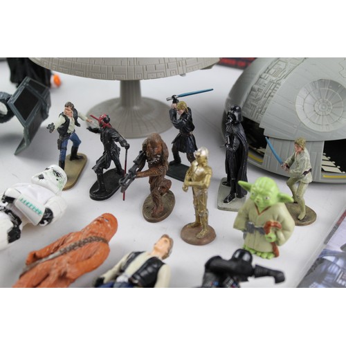 85 - Job Lot of Assorted Vintage / Modern STAR WARS Toys & Collectables Inc. Figures