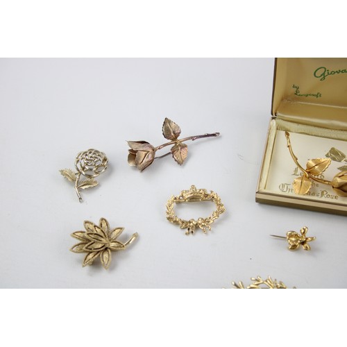 109 - 25 x Vintage & Retro BROOCHES inc. Foliate, Gold Tone, 1980's