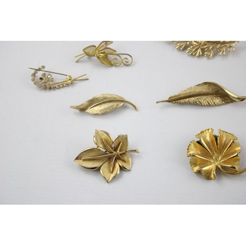 109 - 25 x Vintage & Retro BROOCHES inc. Foliate, Gold Tone, 1980's