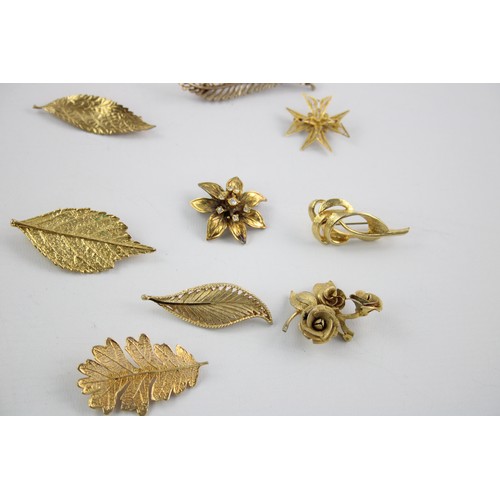 109 - 25 x Vintage & Retro BROOCHES inc. Foliate, Gold Tone, 1980's