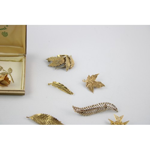 109 - 25 x Vintage & Retro BROOCHES inc. Foliate, Gold Tone, 1980's