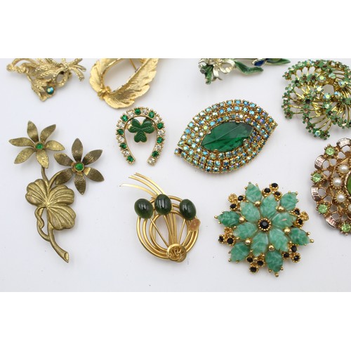 22 - 25 x Vintage & Retro BROOCHES inc. Aurora, 1980's, Statement