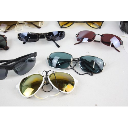 34 - 10 x Assorted BRANDED SUNGLASSES Inc Pilot, Persol, Storm, Foster Grant, Gents