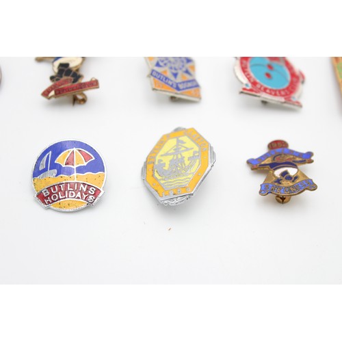 187 - 8 x Assorted Vintage BUTLINS Holiday Camp Badges Inc Enamel, Beavers' Club Etc