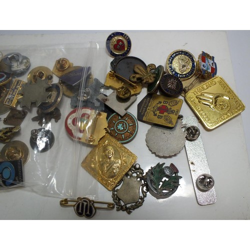 312 - BAG OF OVER FIFTY VINTAGE BADGES AND CARD OF NEW BADGES