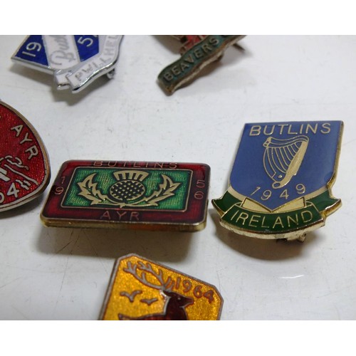 314 - 17 ORIGINAL 1950's & 60's BUTLINS BADGES