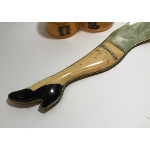 389 - 1940's BAKELITE SHOE HORN AND THREE NAPKIN RINGS WITH SILVER INITIALS