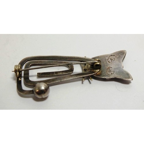 390 - VINTAGE SILVER MEXICAN CAT BROOCH