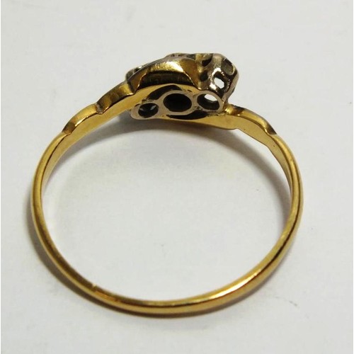 393 - 18ct GOLD RING SIZE R, WEIGHT 2.2g