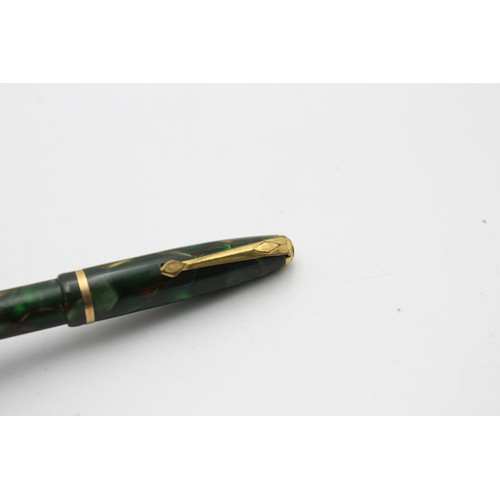 39 - Vintage CONWAY STEWART Dinke 550 Green FOUNTAIN PEN w/ 14ct Gold Nib, Pencil Etc