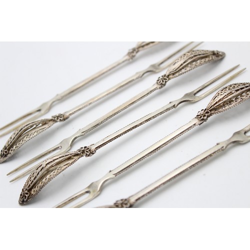 43 - 6 x Vintage .800 CONTINENTAL SILVER Floral Filigree Pickle Forks (83g)