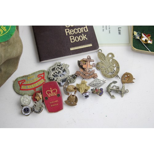 112 - 30 x Assorted Vintage BOYS SCOUTS & BOYS BRIDAGE Collectables Inc Backpack Etc