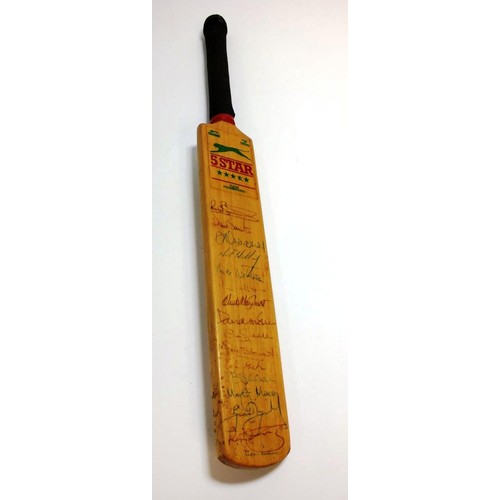 399 - 1970'S SIGNED ENGLAND CRICKET BAT ORIGINAL