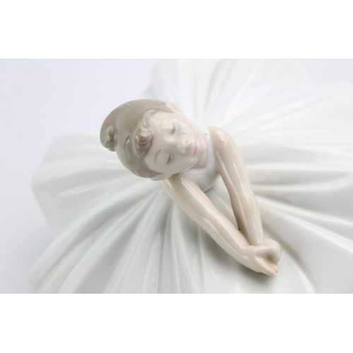 113 - 2 x NAO PORCELAIN FIGURES Dance Class 'Ballerina' 1283 & 'Truly in Love' 1450