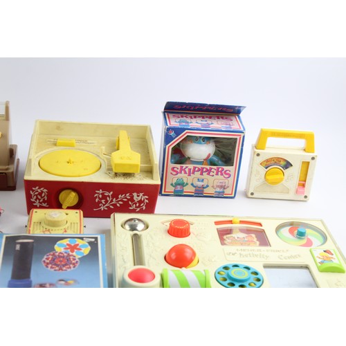 128 - 16 x Assorted Vintage Toys Inc Fisher Price, Etch-a-Sketch, Till, Phonograph Etc