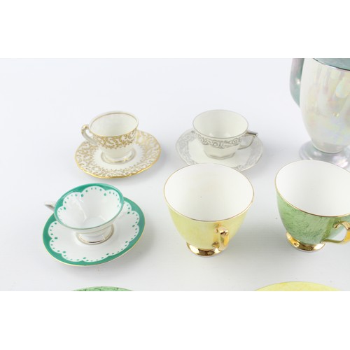 209 - 18 x Teacup & Saucer Sets Inc. Limoges Porcelain, Gossamer Royal Albert, Newport