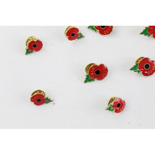 239 - 22 x Assorted POPPY Remembrance Pin BADGES Inc Various Years Etc