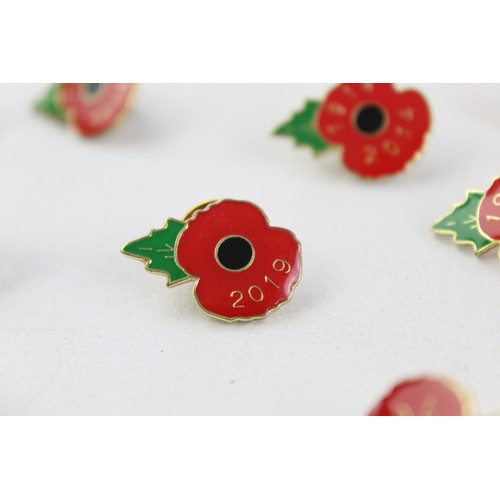 239 - 22 x Assorted POPPY Remembrance Pin BADGES Inc Various Years Etc