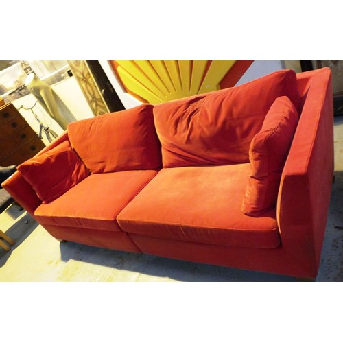 461 - LARGE QUALITY DIVAN STYLE RED VELVET SOFA SIZE 2380MM X 920MM