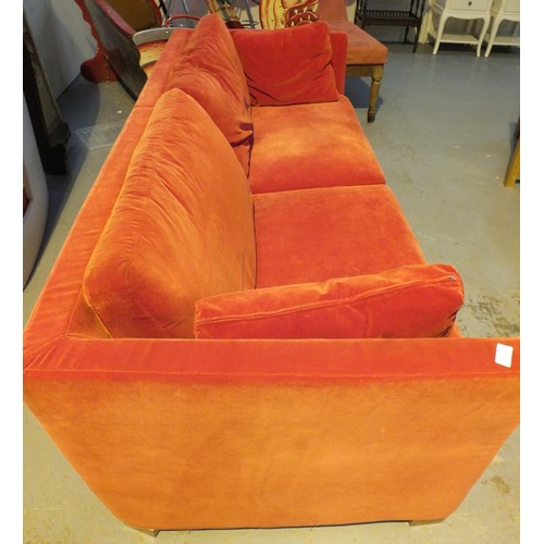 461 - LARGE QUALITY DIVAN STYLE RED VELVET SOFA SIZE 2380MM X 920MM