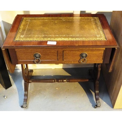 467 - SMALL DROP LEAF TABLE