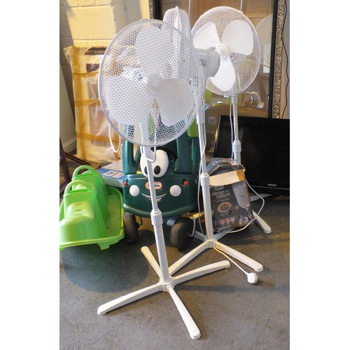 506 - JOBLOT INCLUDES THREE FLOOR STANDING FANS AND TWO CHILDS SIT AND RIDE TOYS