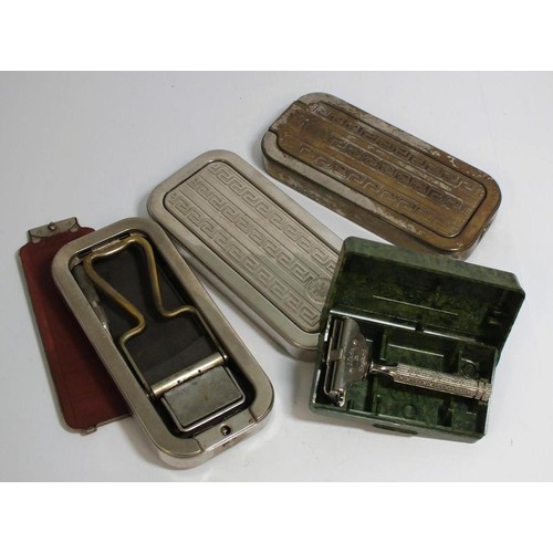 371 - THREE VINTAGE ROLLS RAZORS AND RAZOR IN BAKELITE BOX