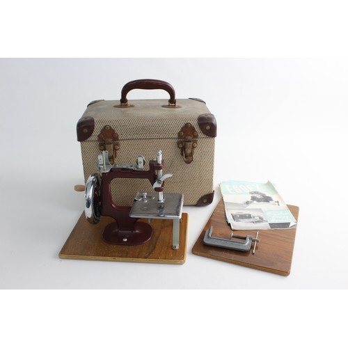 258 - Vintage ESSEX Miniature SEWING MACHINE w/ Original Booklet & Case