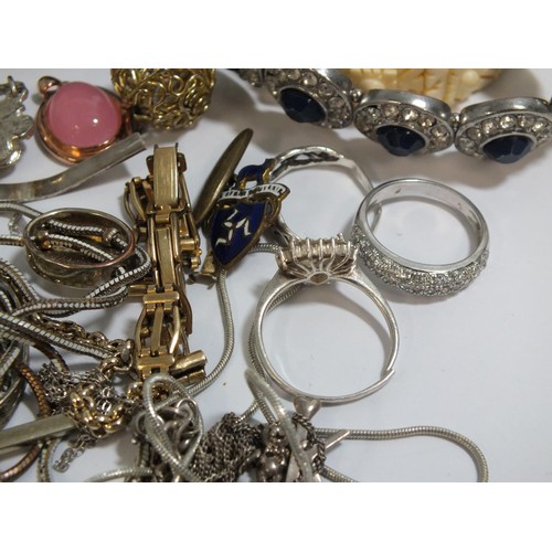 277 - COLLECTION OF VINTAGE JEWELLERY ETC INCLUDES SILVER RINGS