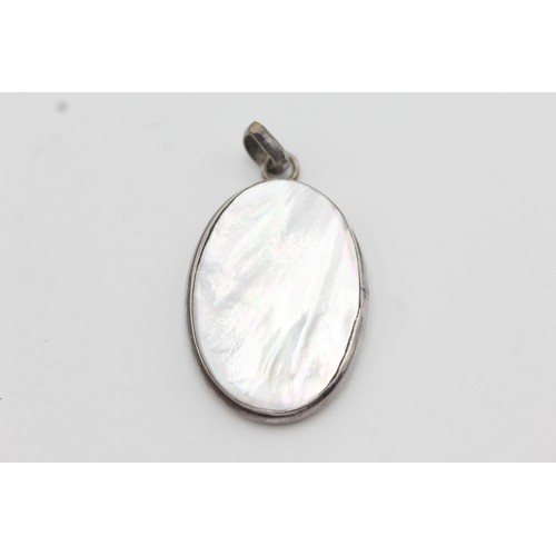 289 - Silver Mother Of Pearl Pendant