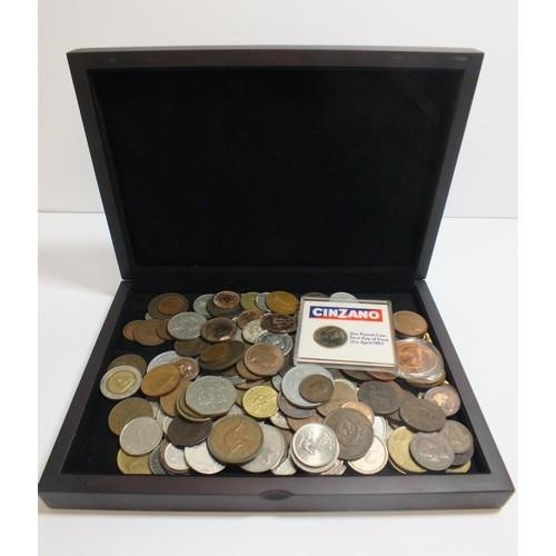 281 - PRESENTATION BOX  WITH LARGE QUANTITY OF WORLD COINS