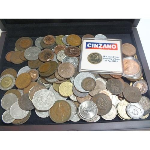 281 - PRESENTATION BOX  WITH LARGE QUANTITY OF WORLD COINS