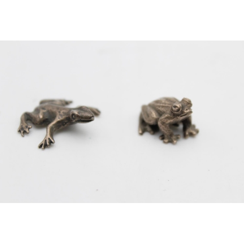 50 - 2 x .800 CONTINENTAL SILVER Miniature Frog Figurines / Ornaments (17g)