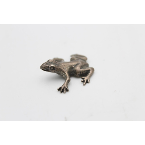 50 - 2 x .800 CONTINENTAL SILVER Miniature Frog Figurines / Ornaments (17g)