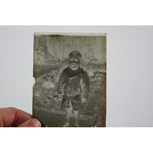 53 - 5 x Antique Boxed 19th Century Wet Plate Glass Negatives of Victorian Family