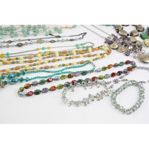 56 - 25 x GREEN GLASS JEWELLERY inc. Silver, Necklaces, Bracelets, Rings