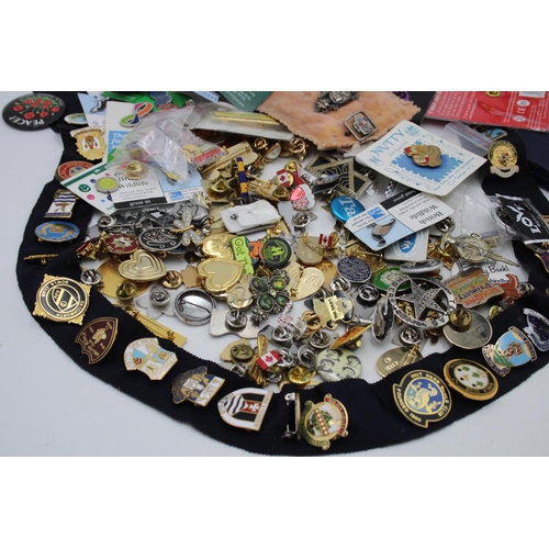 62 - Job Lot 150+ Assorted Vintage Lapel & Pin Badges Inc Charities, Advertising Etc