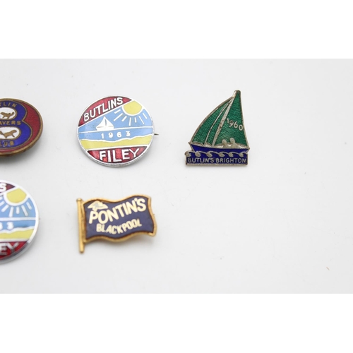 78 - 6 x Assorted Vintage BUTLINS & PONTINS Holiday Camp BADGES Inc Beavers Club Etc