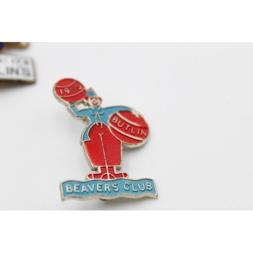 95 - 8 x Assorted Vintage BUTLINS Holiday Camp Badges Inc Enamel, Beavers' Club Etc