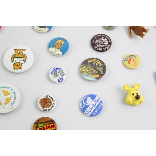 101 - 100 x Assorted Vintage BADGES Inc Advertising, TV, Film, Disney Etc