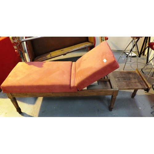 547 - A QUALITY RED MASSAGE TABLE BENCH