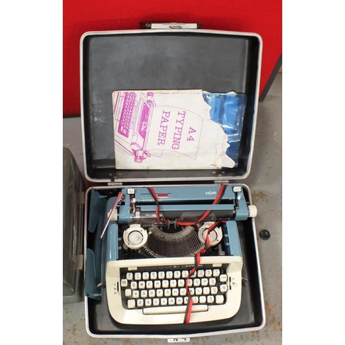 543 - JOBLOT OF VINTAGE TYPEWRITERS, PROJECTORS ETC