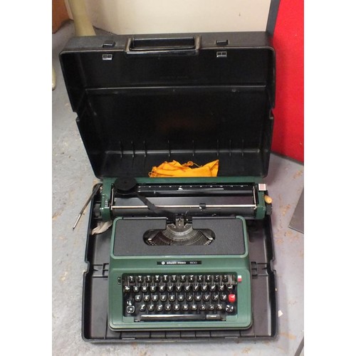 543 - JOBLOT OF VINTAGE TYPEWRITERS, PROJECTORS ETC