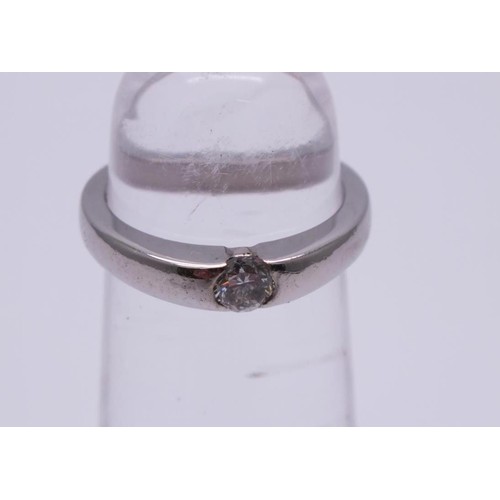 417 - 950 PLATINUM AND DIAMOND RING 6.3G UK SIZE L