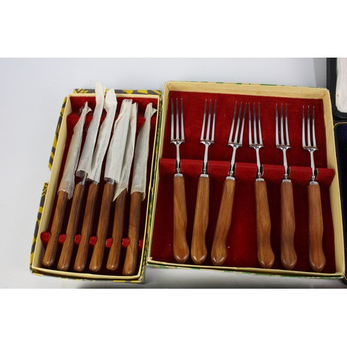 117 - 8 x Antique / Vintage Boxed CUTLERY Inc. Teak Handles, Mother of Pearl Etc