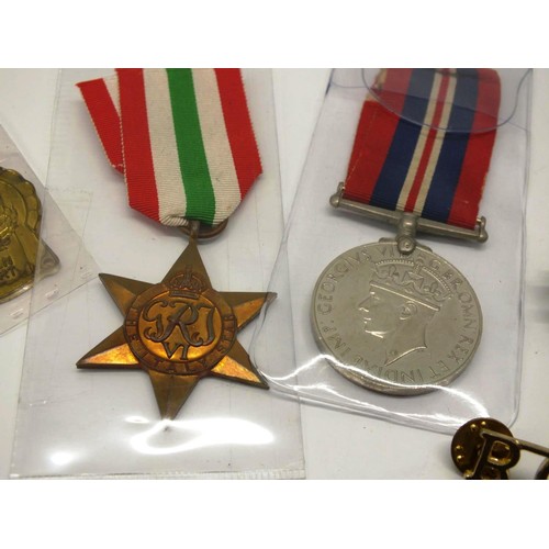 352 - COLLECTION OF MILITARY MEDALS, BADGES & PHOTOGRAPH