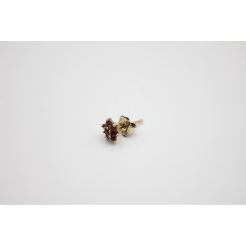 17 - 9ct gold gemstone flower / cluster stud earrings 0.6g