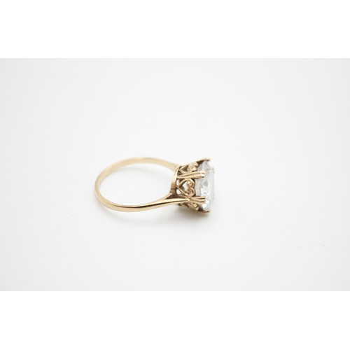 29 - 9ct gold soltiaire ring 2.7g