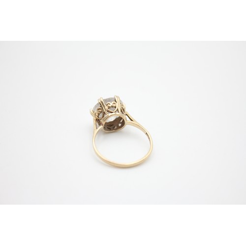 29 - 9ct gold soltiaire ring 2.7g