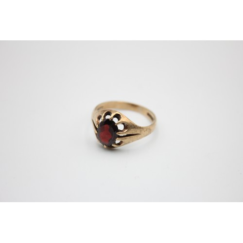 158 - Vintage gold garnet ring 2.9g (9ct)